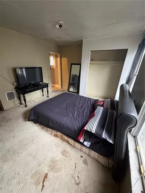 Bedroom - 907 Walnut St, Braddock, PA 15104 photo 3 of 7
