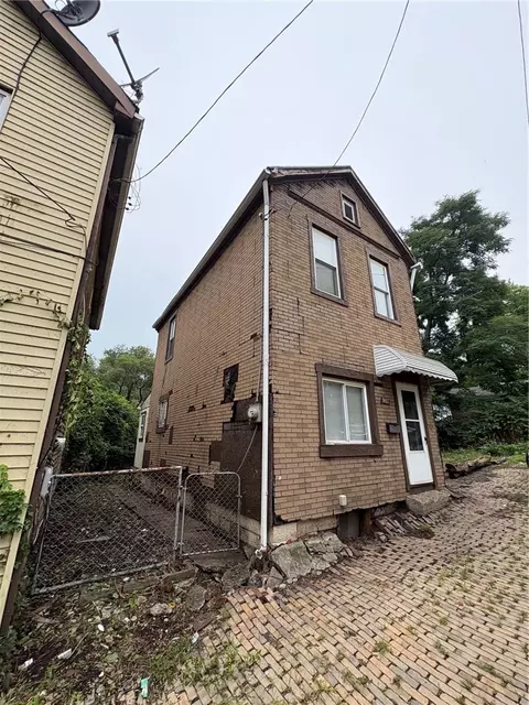Exterior - 907 Walnut St, Braddock, PA 15104 photo 3 of 12