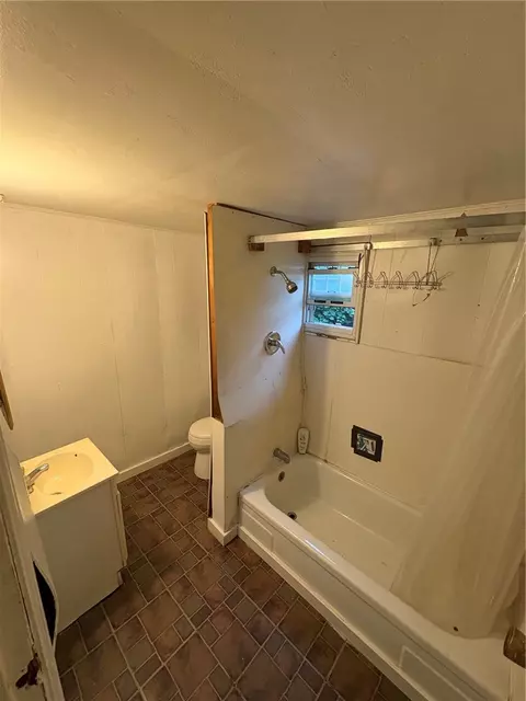 Bath - 907 Walnut St, Braddock, PA 15104 photo 1 of 2