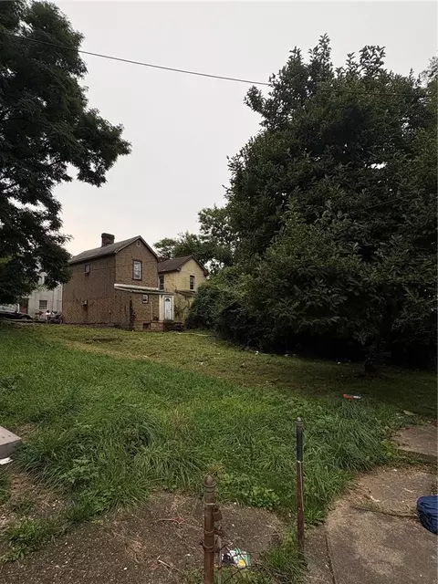 Exterior - 907 Walnut St, Braddock, PA 15104 photo 9 of 12