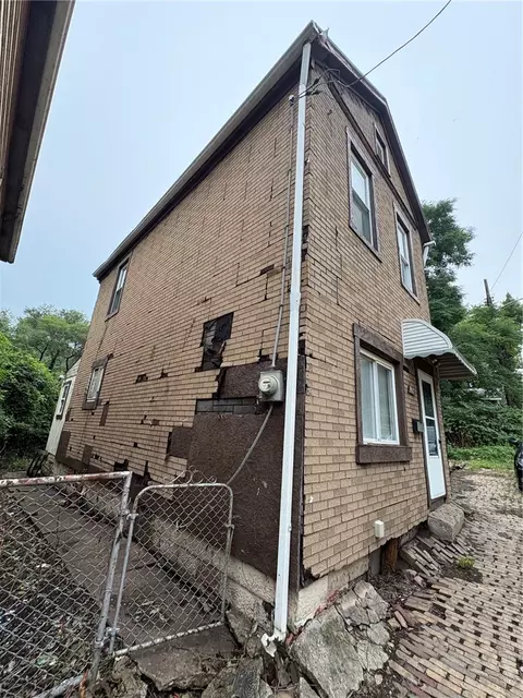 Exterior - 907 Walnut St, Braddock, PA 15104 photo 4 of 12