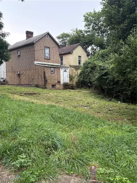 Exterior - 907 Walnut St, Braddock, PA 15104 photo 8 of 12