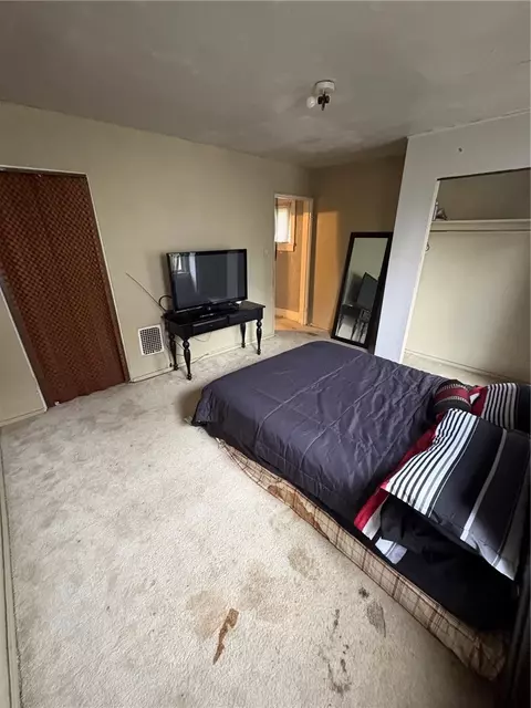 Bedroom - 907 Walnut St, Braddock, PA 15104 photo 4 of 7