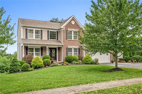 101 Tuscany Ridge Dr, Oakdale, PA 15071