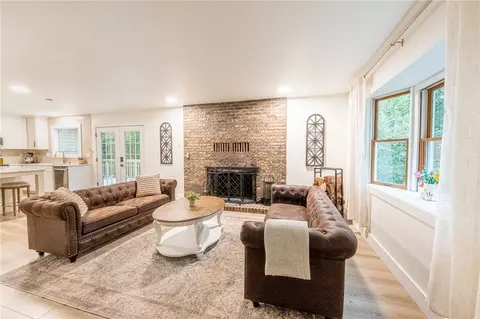 Living - 328 Comstock Dr, Irwin, PA 15642 photo 1 of 1