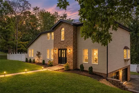 328 Comstock Dr, Irwin, PA 15642