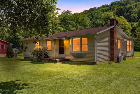 5536 Somerset Pike, Hollsopple, PA 15935