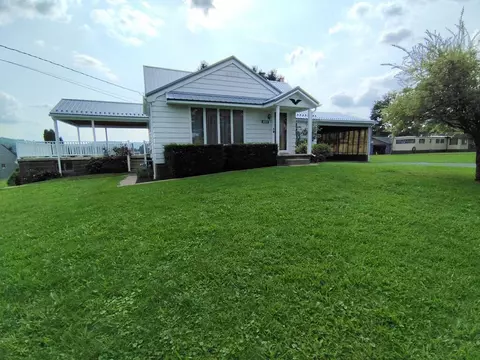 1121 Wiants Ln, Hawthorn, PA 16230