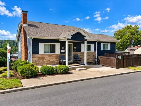 1530 6th Ave, Freedom, PA 15042