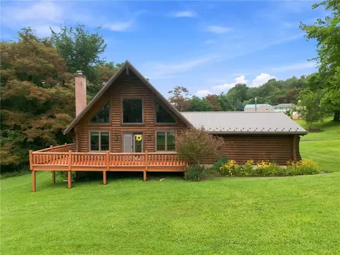 1233 Claridge Elliot, Jeannette, PA 15644
