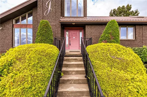 133 Mellingertown Rd, Mount Pleasant, PA 15666