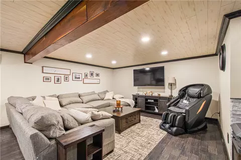 Living - 212 Brownlee Rd, Eighty Four, PA 15330 photo 2 of 3