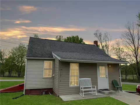 802 8th St, Mather, PA 15346