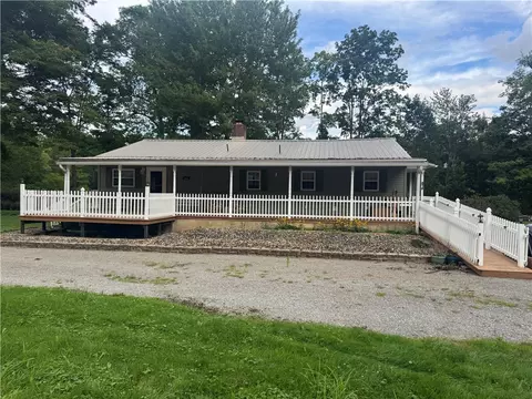 120 Wolf Ln, Slippery Rock, PA 16057