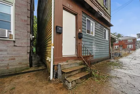 1255 Chartiers Ave, Mckees Rocks, PA 15136