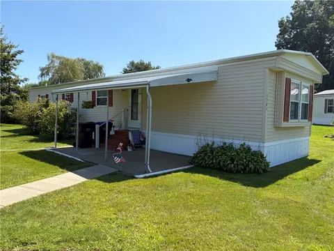 1561 Lee Ln, Grove City, PA 16127
