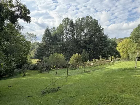 26 Mountain Rd, Ligonier, PA 15658