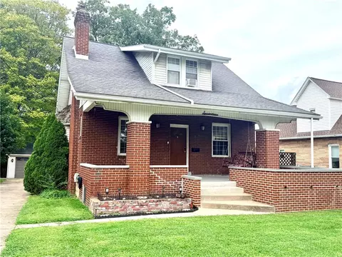 17 S Johnson Rd, Houston, PA 15342