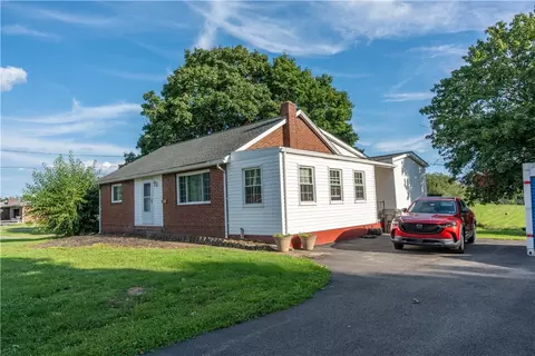 762 Hartzell School Rd, New Brighton, PA 15066