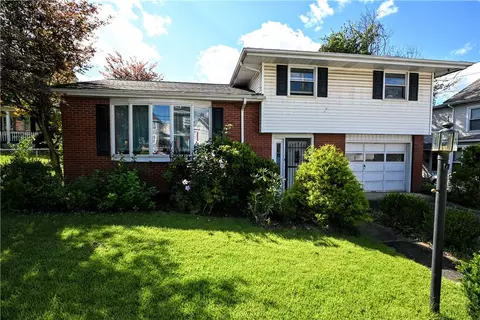 325 Liberty St, California, PA 15419