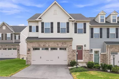 3001 Kapalua Ln, Jeannette, PA 15644