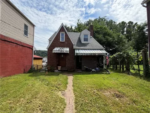 1074 Brackenridge Ave, Brackenridge, PA 15014