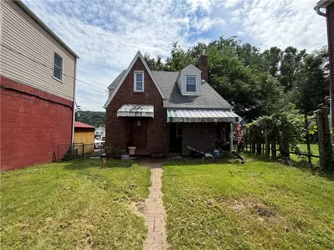 1074 Brackenridge Ave, Brackenridge, PA 15014