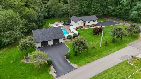 725 Niagara Trl, Mercer, PA 16137