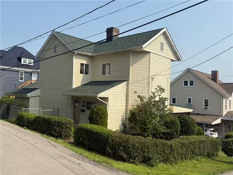 260 6th St, California, PA 15419