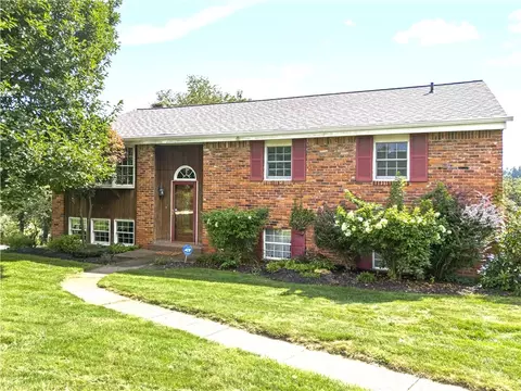 806 Longvue Dr, Houston, PA 15342