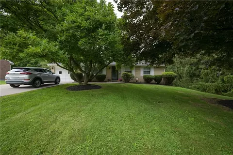 1017 Shenango Rd, Beaver Falls, PA 15010
