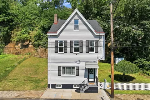 1042 Goehring St, Pittsburgh, PA 15212