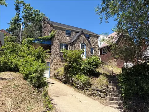 1911 Fairlawn St, Pittsburgh, PA 15221
