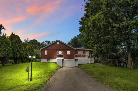 28 Petermans Ln, Penn Hills, PA 15235