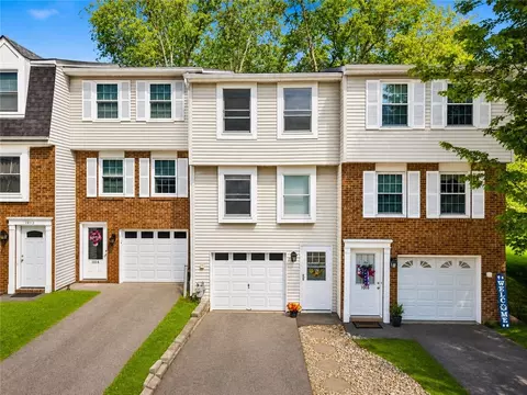 1017 Cottonwood Ct, Cranberry Township, PA 16066