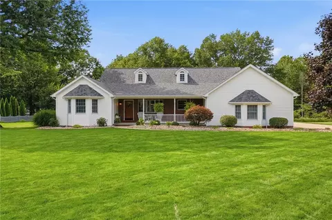208 Arrowhead Dr, Slippery Rock, PA 16057
