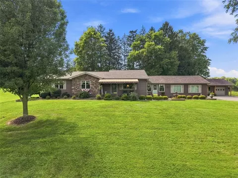 929 Old Pulaski Rd, New Castle, PA 16105