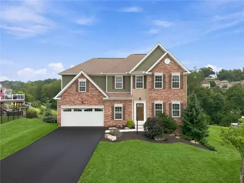 321 Hunters Field Cir, Clairton, PA 15025