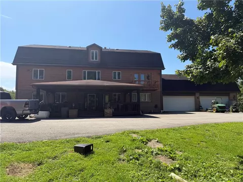 120 Hawkview Ln, Latrobe, PA 15650