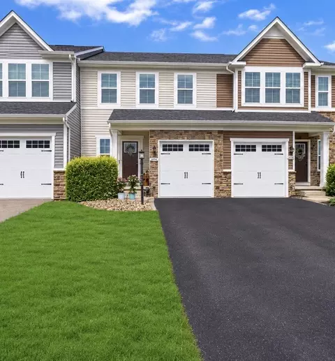 2056 Cade Dr, Monaca, PA 15061