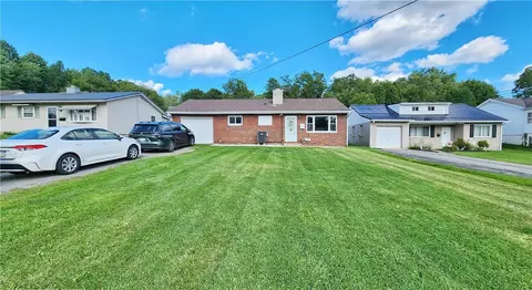 1023 Aetna Dr, Ellwood City, PA 16117