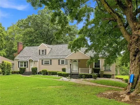 1127 Old Princeton Rd, New Castle, PA 16101