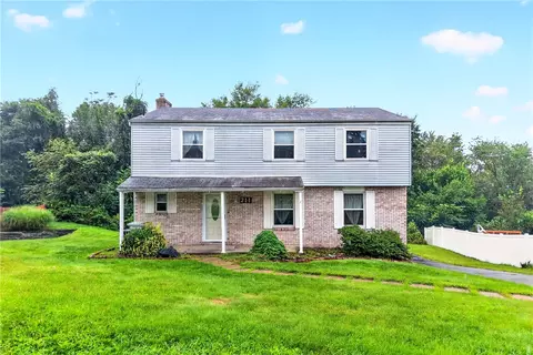 214 Highlander Heights Dr, Glenshaw, PA 15116