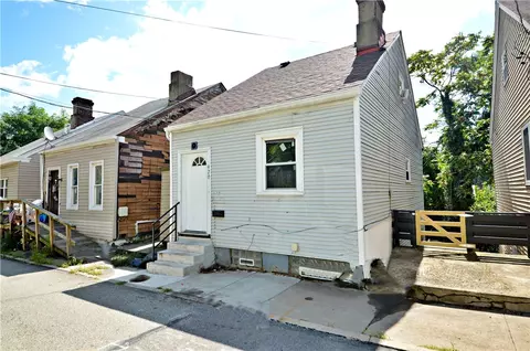 920 Excelsior St, Pittsburgh, PA 15210