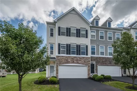 10 Roosevelt Dr, Mckees Rocks, PA 15136