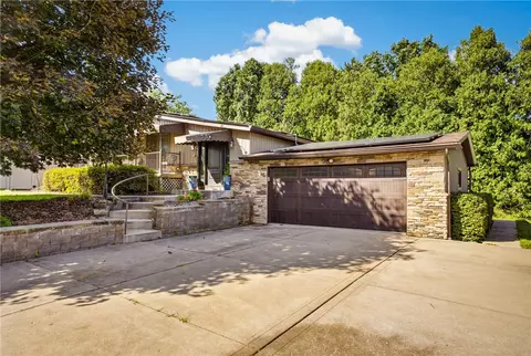 19 Ellen Dr, Mckees Rocks, PA 15136