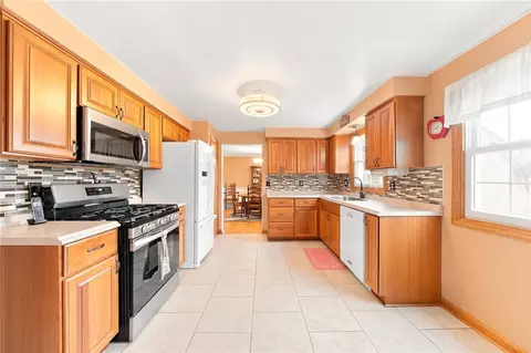Kitchen - 11479 Drop Rd, Irwin, PA 15642 photo 3 of 3