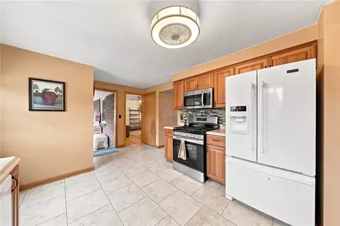Entry Way - 11479 Drop Rd, Irwin, PA 15642 photo 2 of 2
