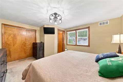 Bedroom - 11479 Drop Rd, Irwin, PA 15642 photo 2 of 6