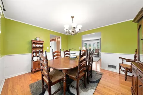 Dining - 11479 Drop Rd, Irwin, PA 15642 photo 2 of 2
